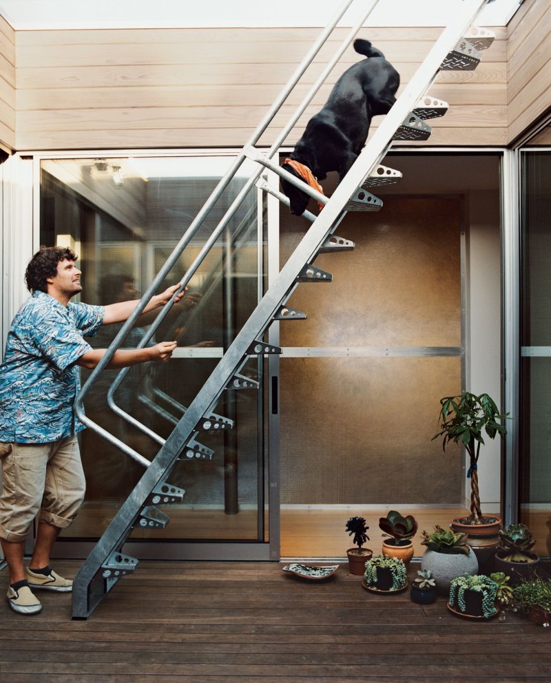 Sliding staircase on the attic