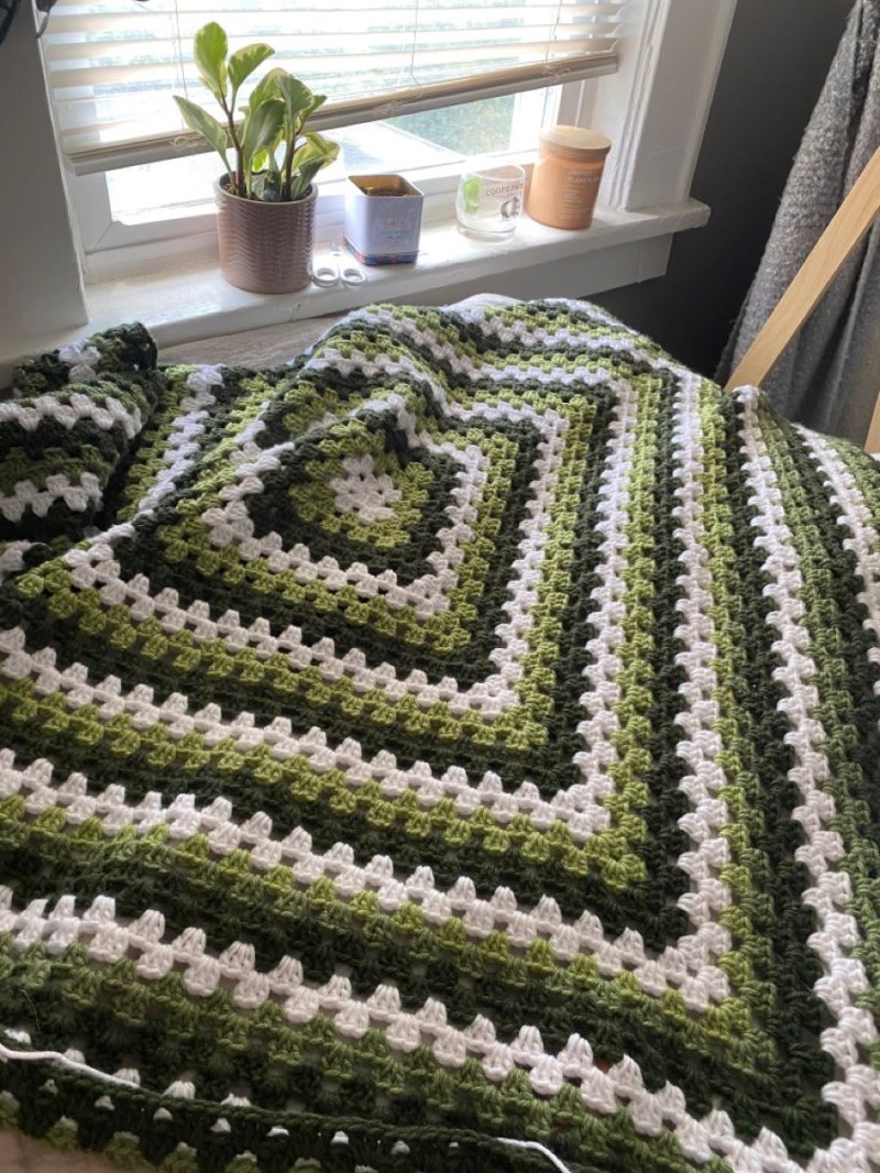 Crochet blanket grandmother's square