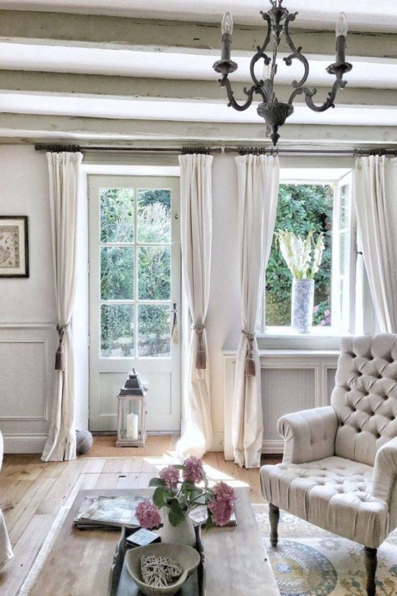 Living room in the style of country Provence