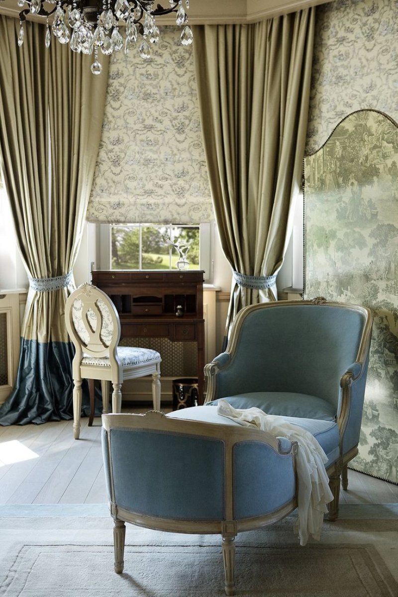 Italian curtains in the interior