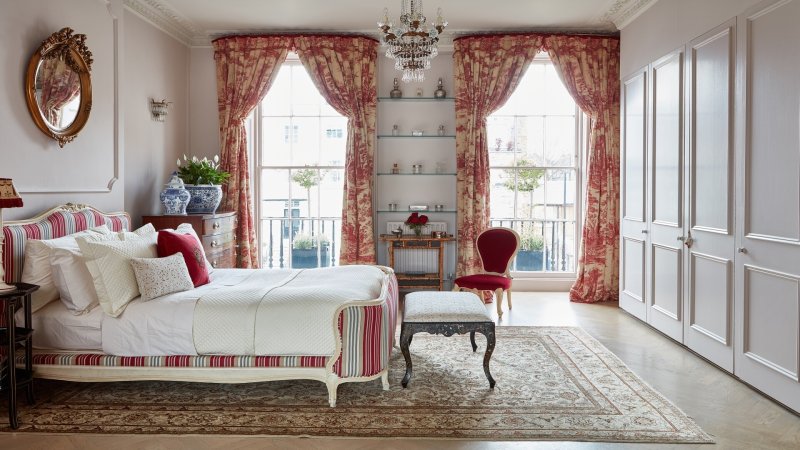 French -style bedroom