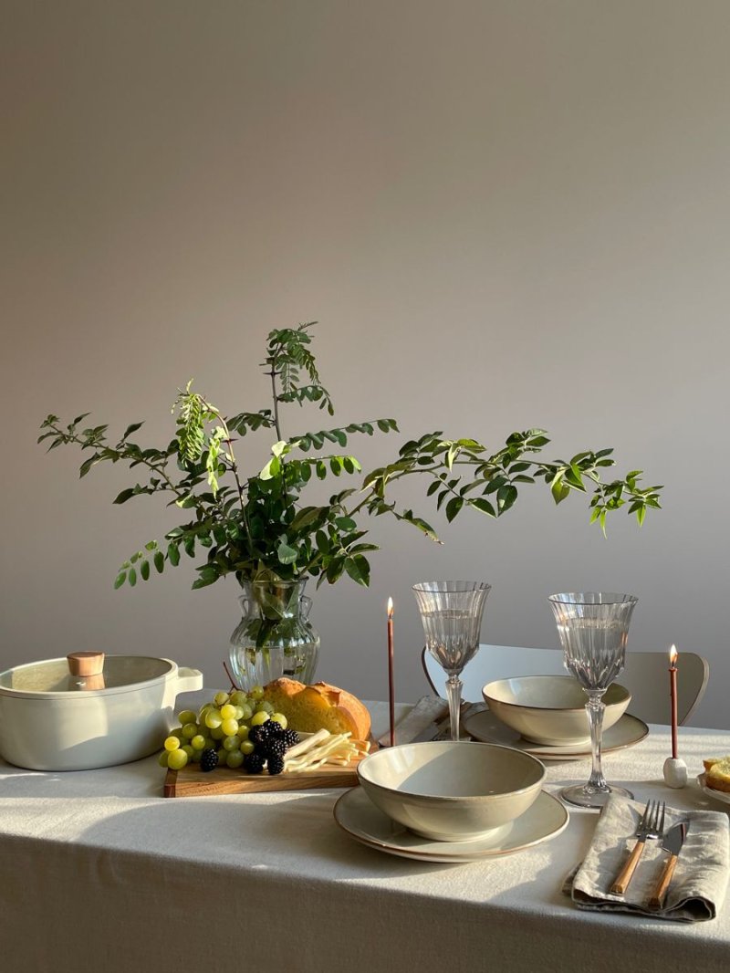 Dining table setting