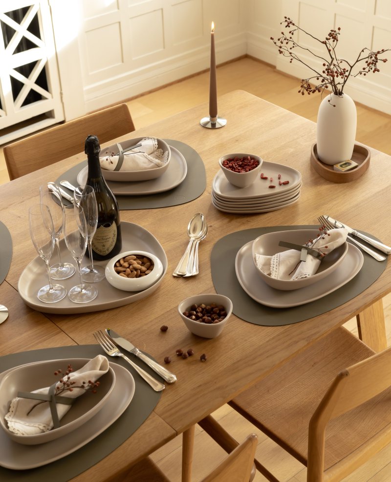 Dining table setting