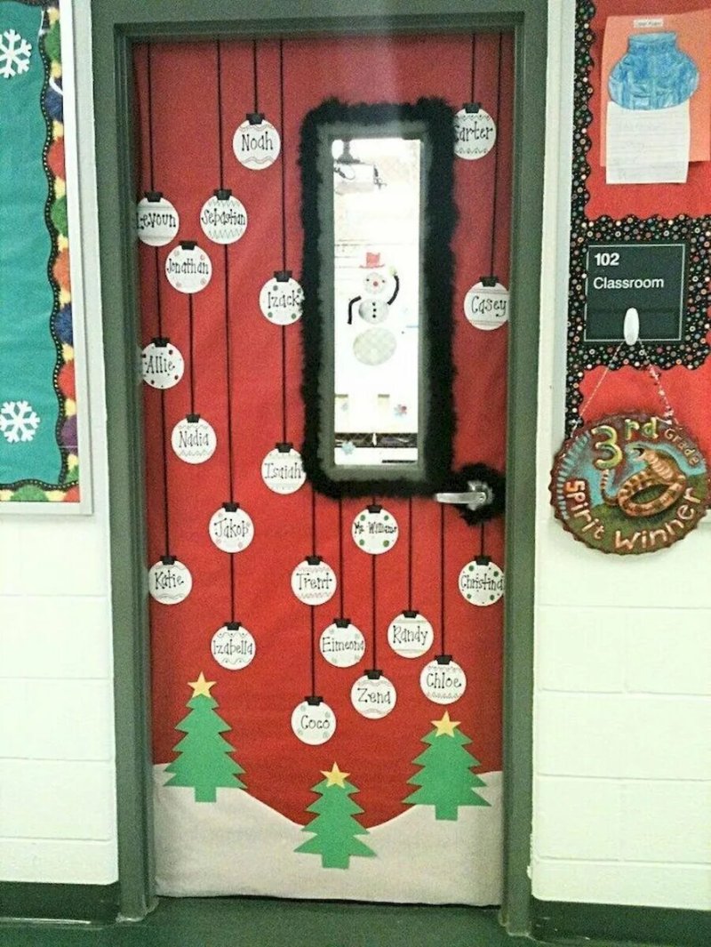 New Year's door decoration