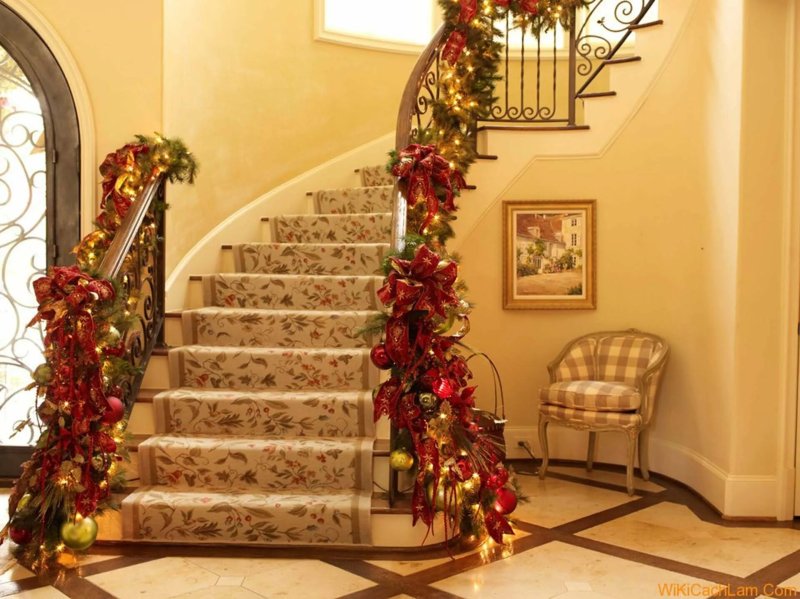 Decoration of the stairs for the New Year