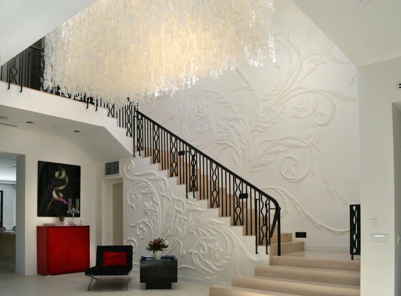 Decorative plaster on the stairs