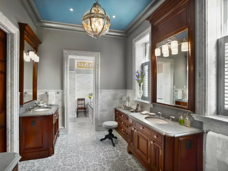 American -style bathroom