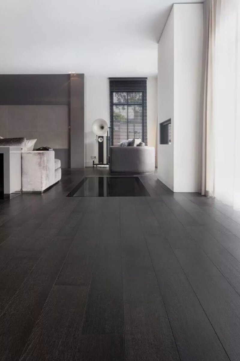 Black laminate in the interior