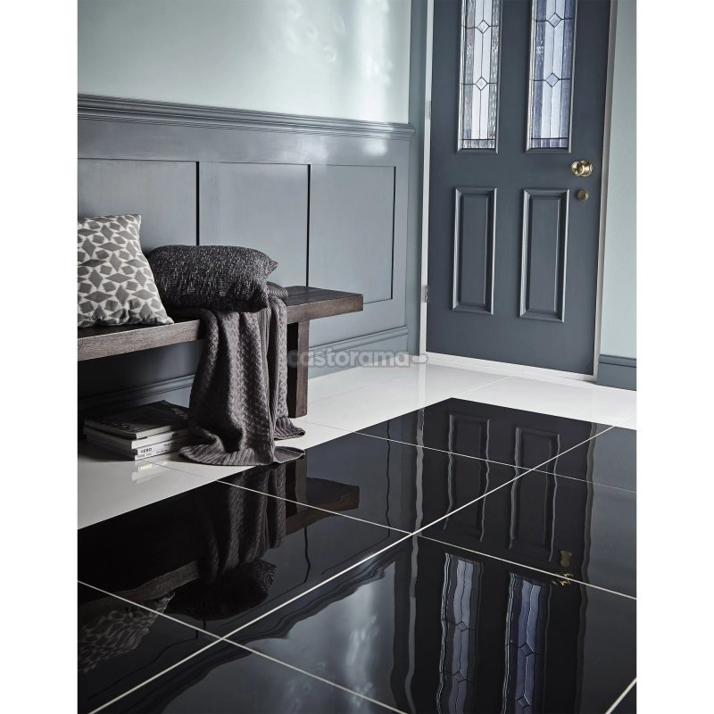 Floor black tile