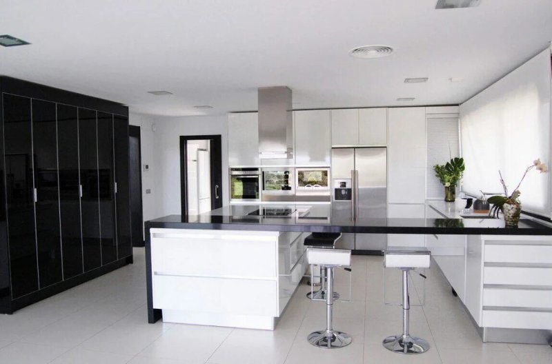 Black white kitchen