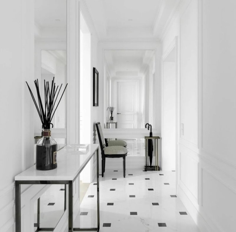 Black white tile in the hallway