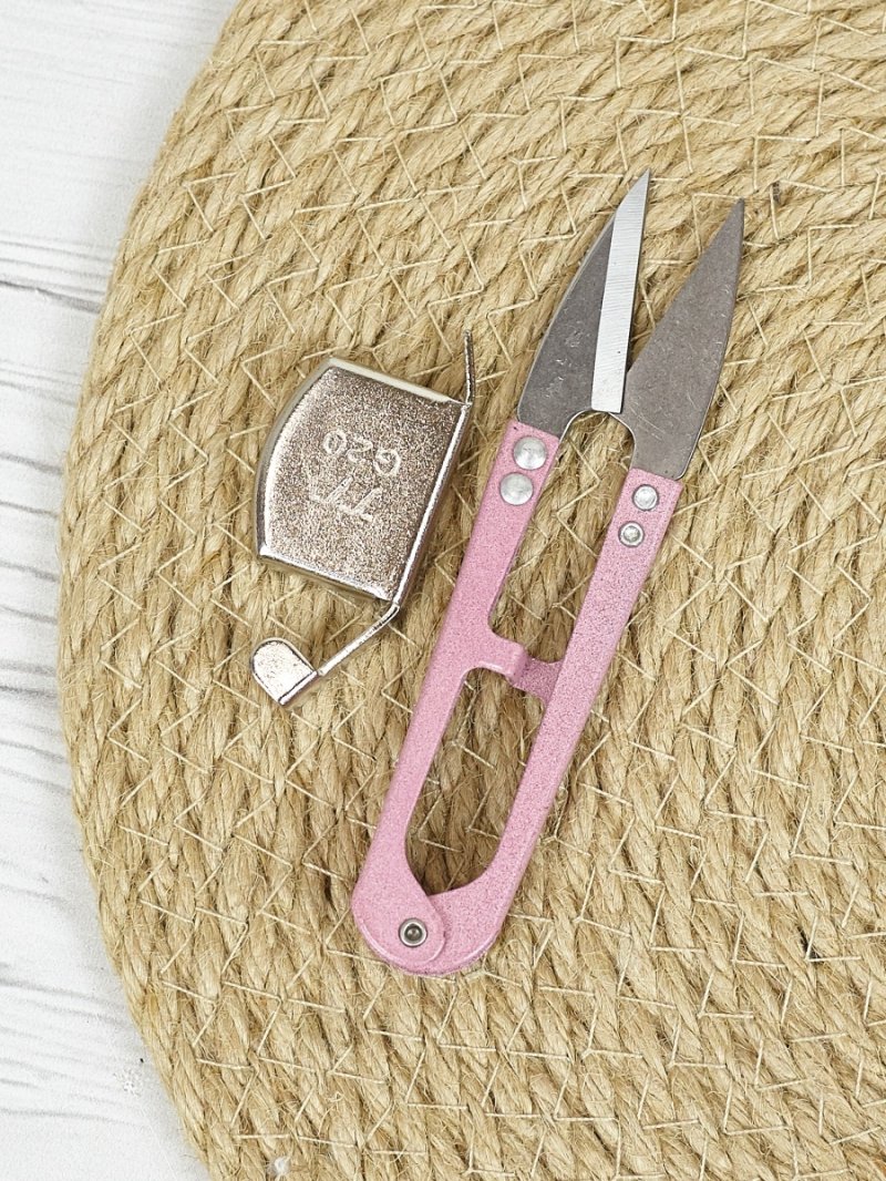 Sewing scissors