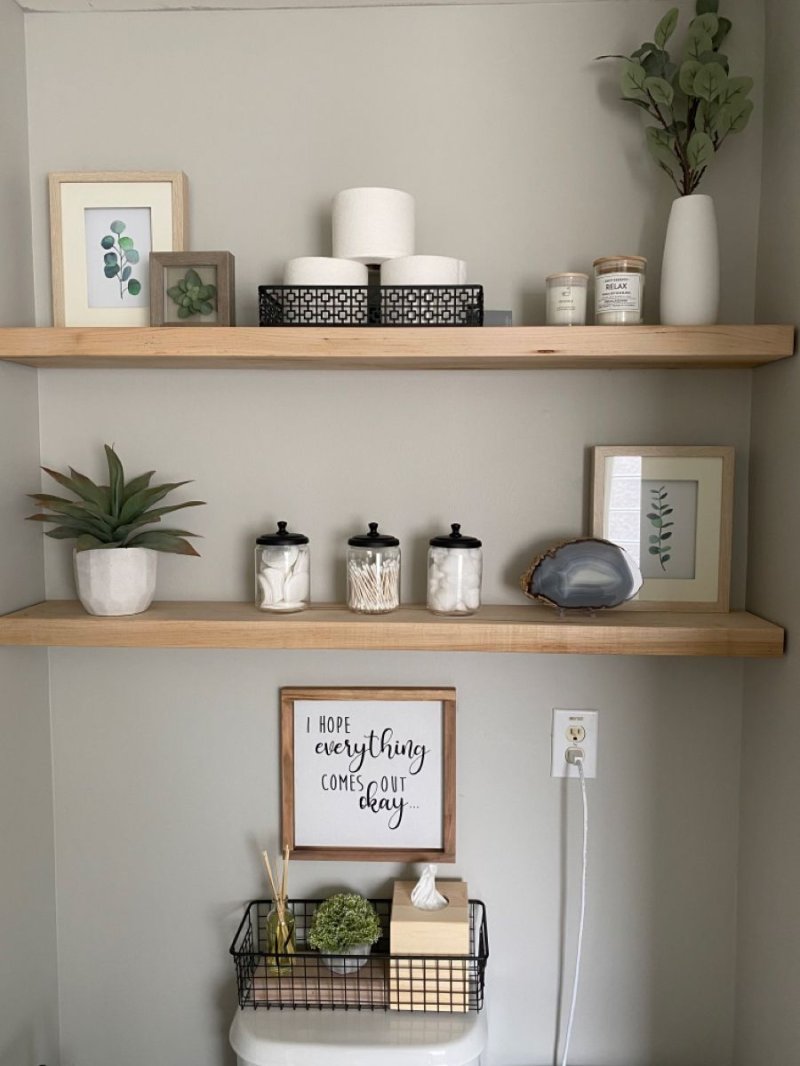 Decor of shelves in the bathroom