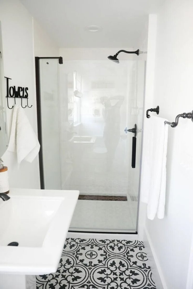 Black white bathroom