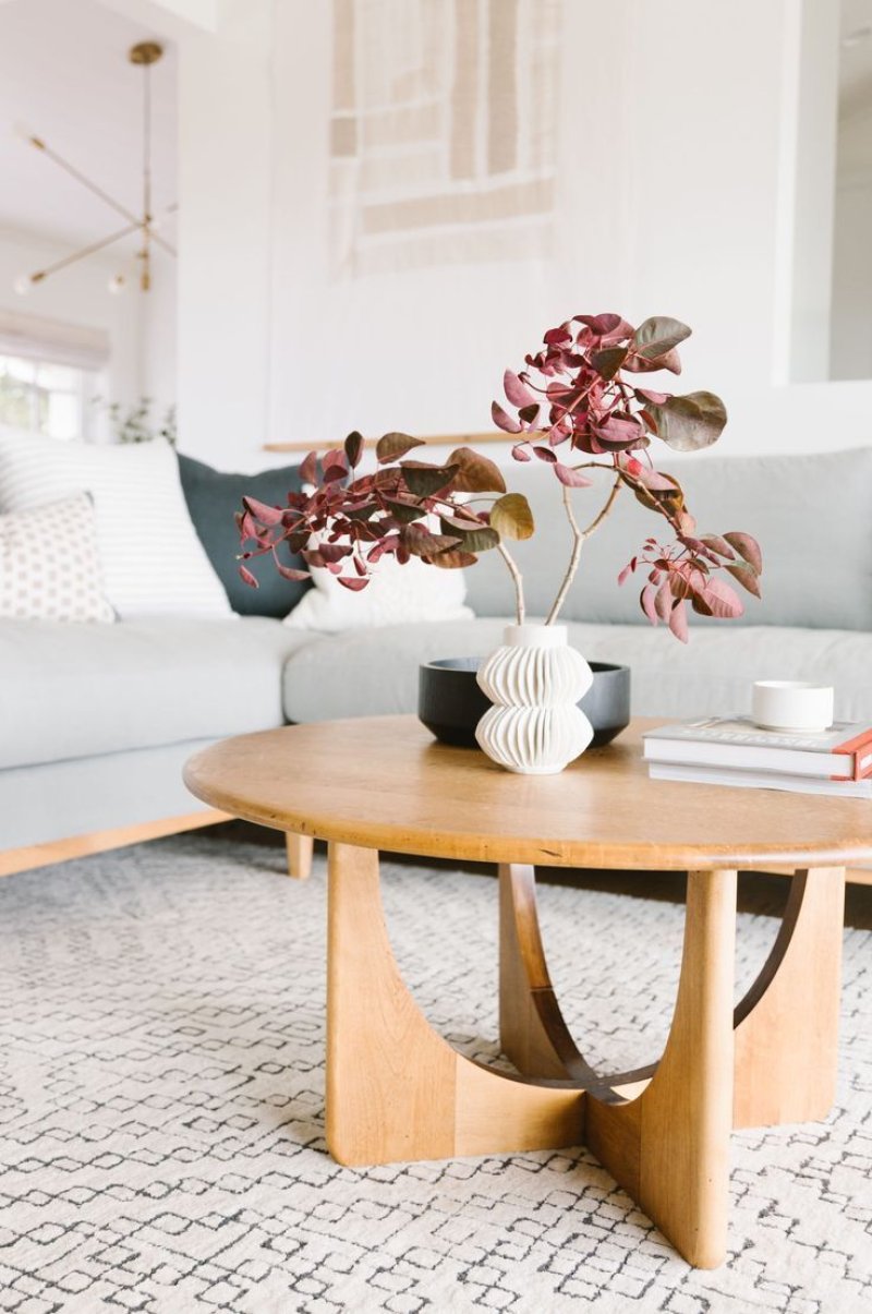 Scandy coffee table in the interior