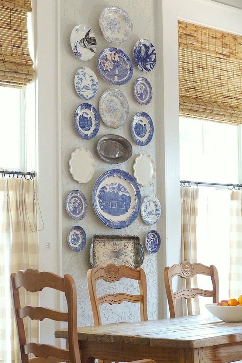 Decorative plates in the interior