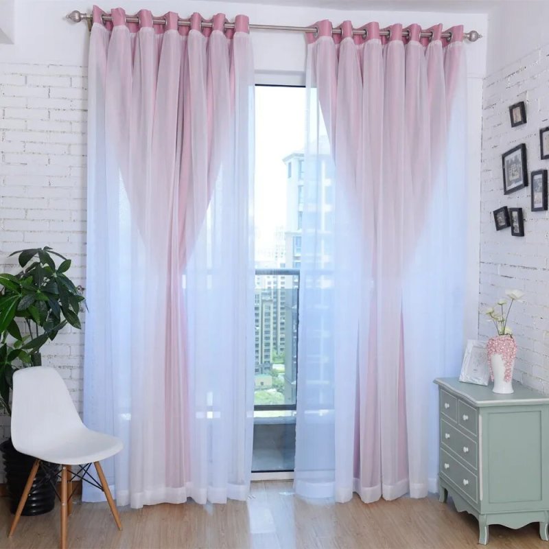 Pink curtains in the interior