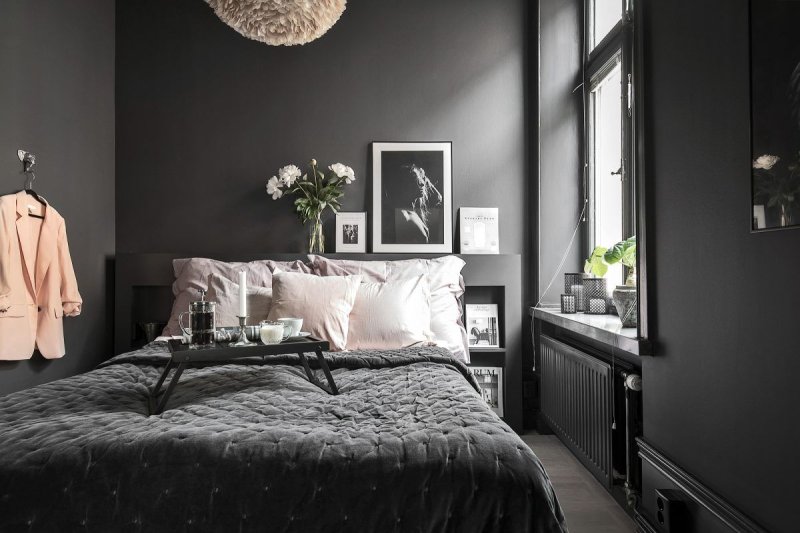 Black's -style bedroom