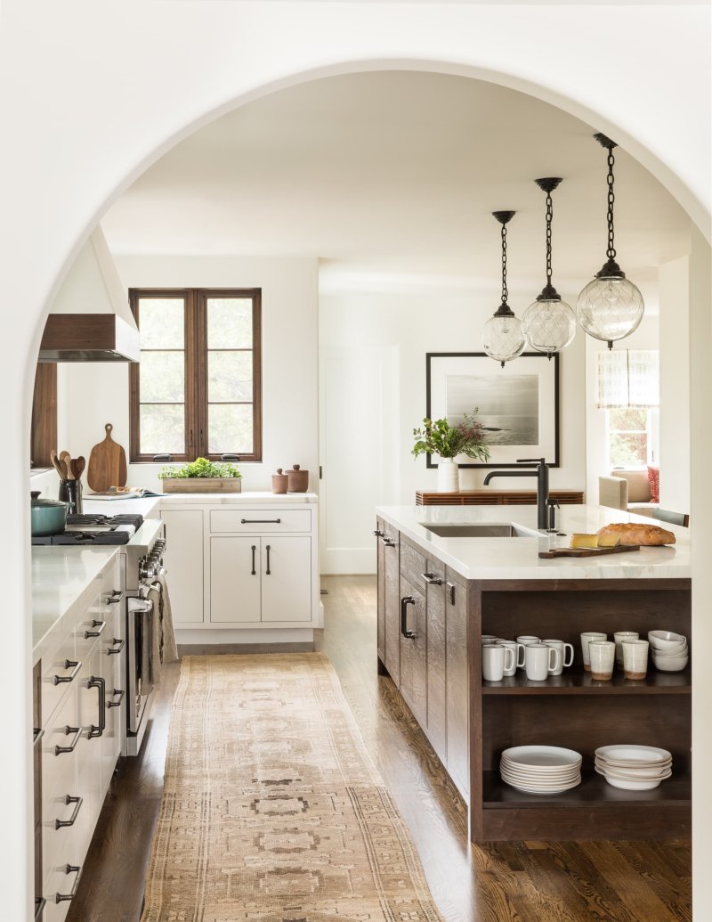 Colonial style in the interior of the kitchen