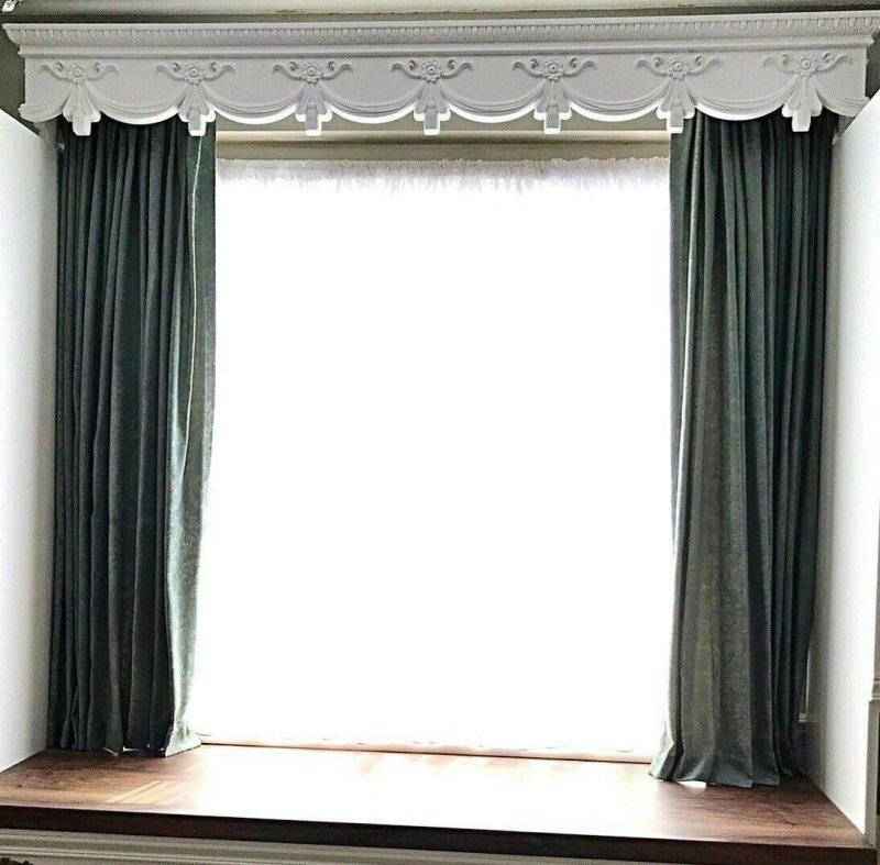 Curtains with lambrequin curtains