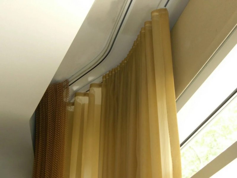 Ceiling cornices for curtains