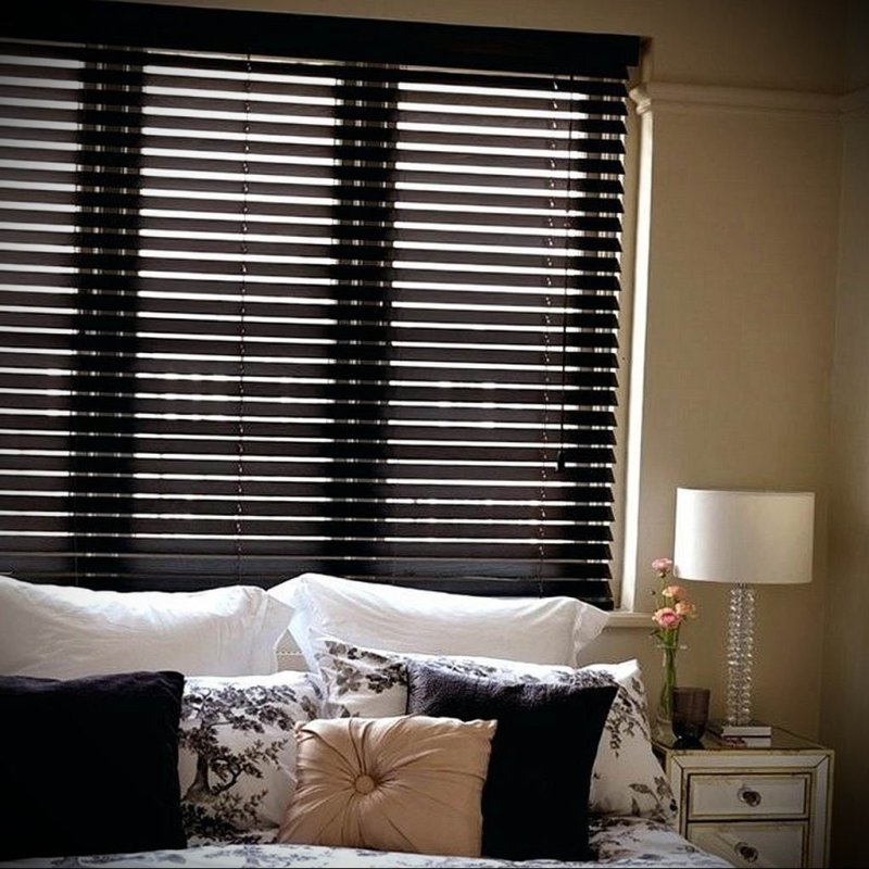 Horizontal blinds in the interior