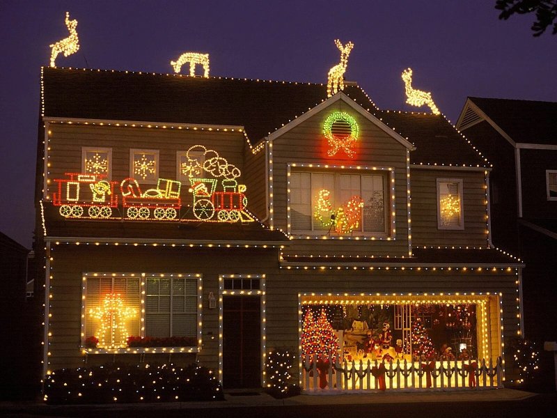 Decoration of houses with garlands