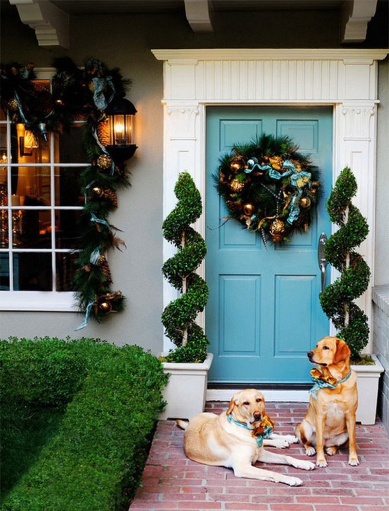 Decoration of the front door