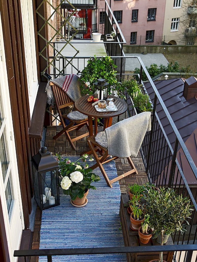 The arrangement of an open balcony