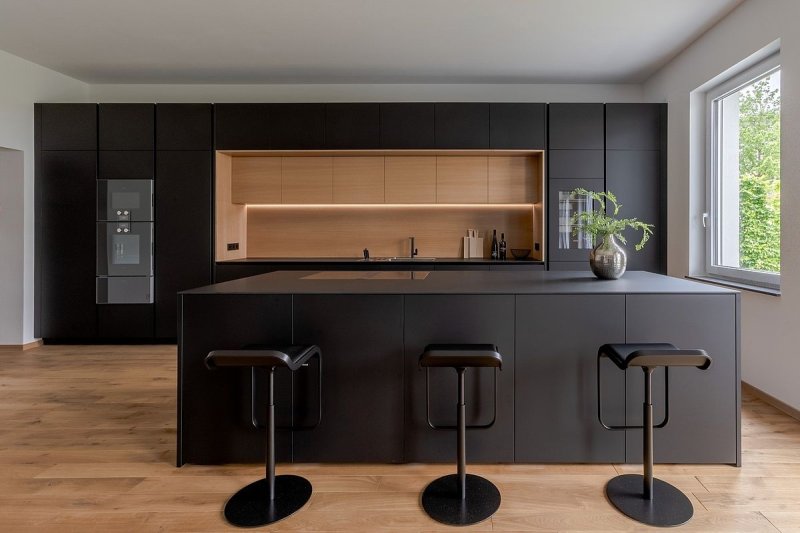 Black kitchen