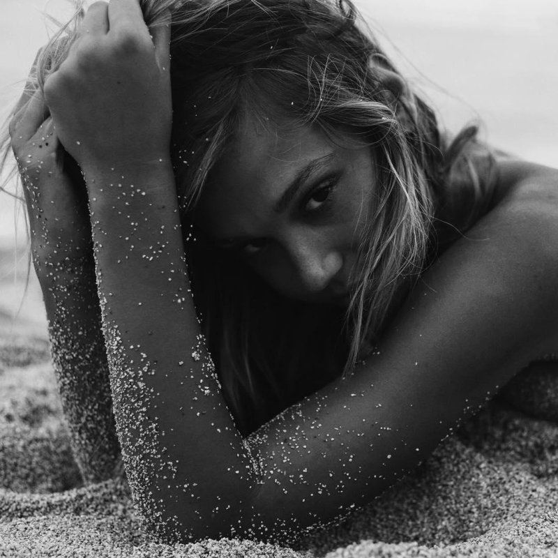 Alexis Ren