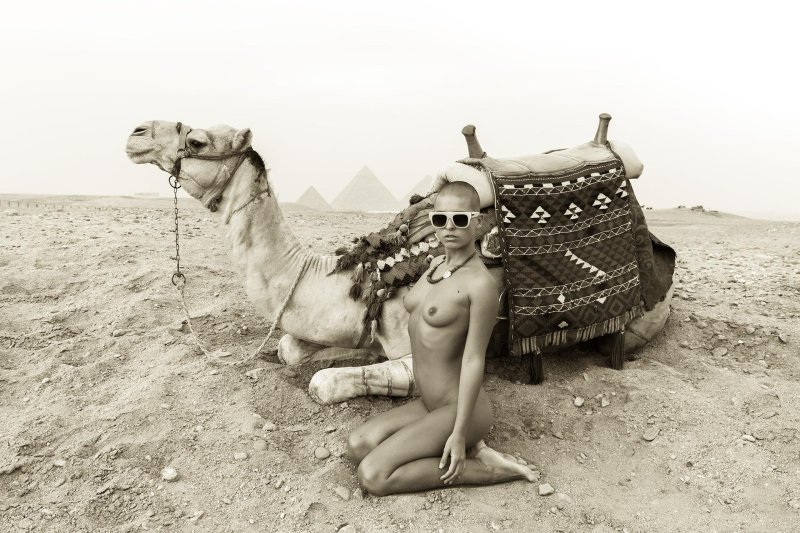 Marisa Papen in Egypt