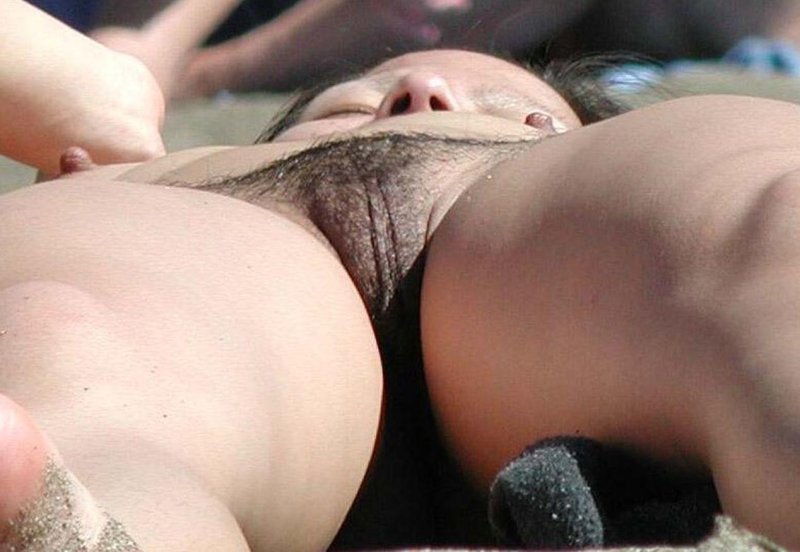 Jessica Alba Camel Kopytz