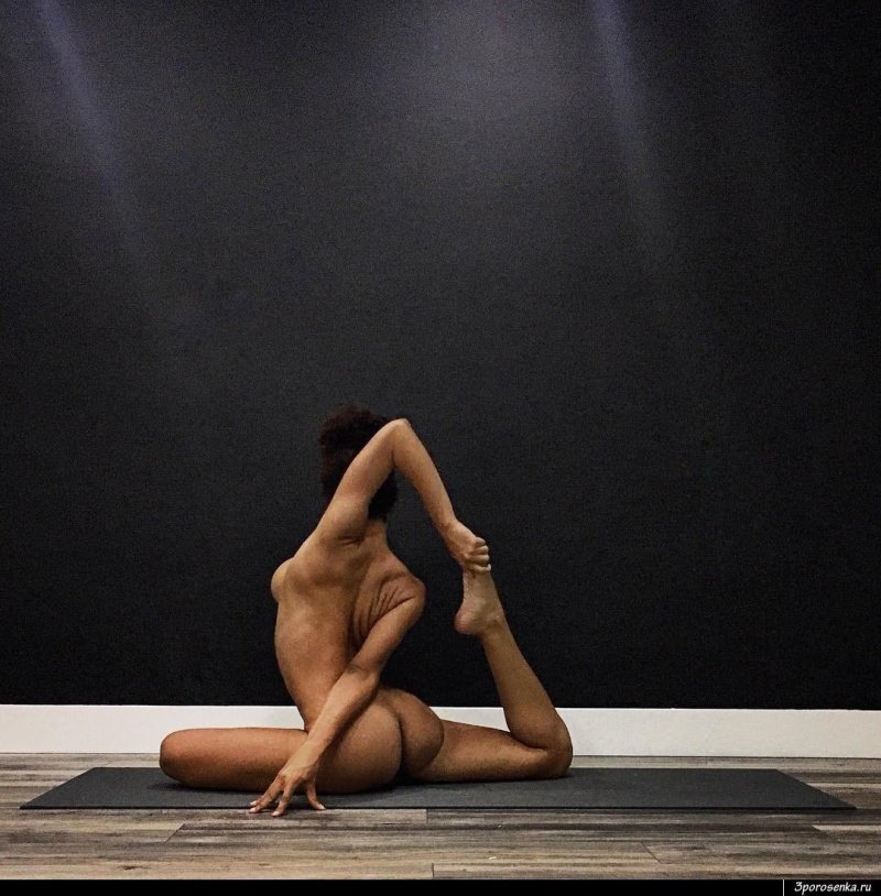 Naked girls do yoga