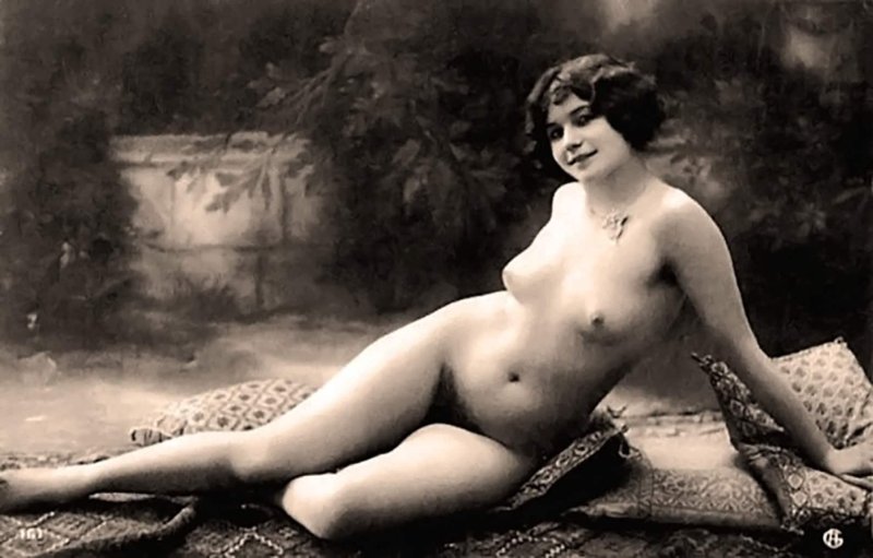 Retro naked women rare