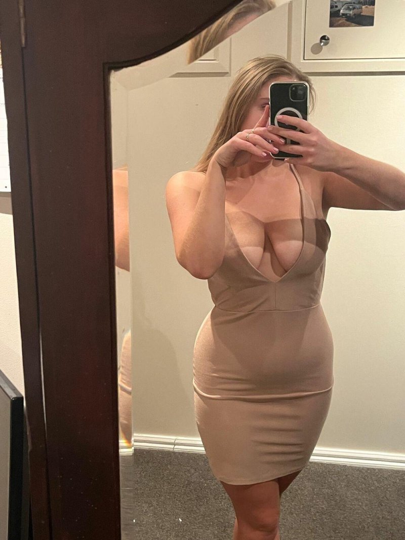 Tight -fitting dress