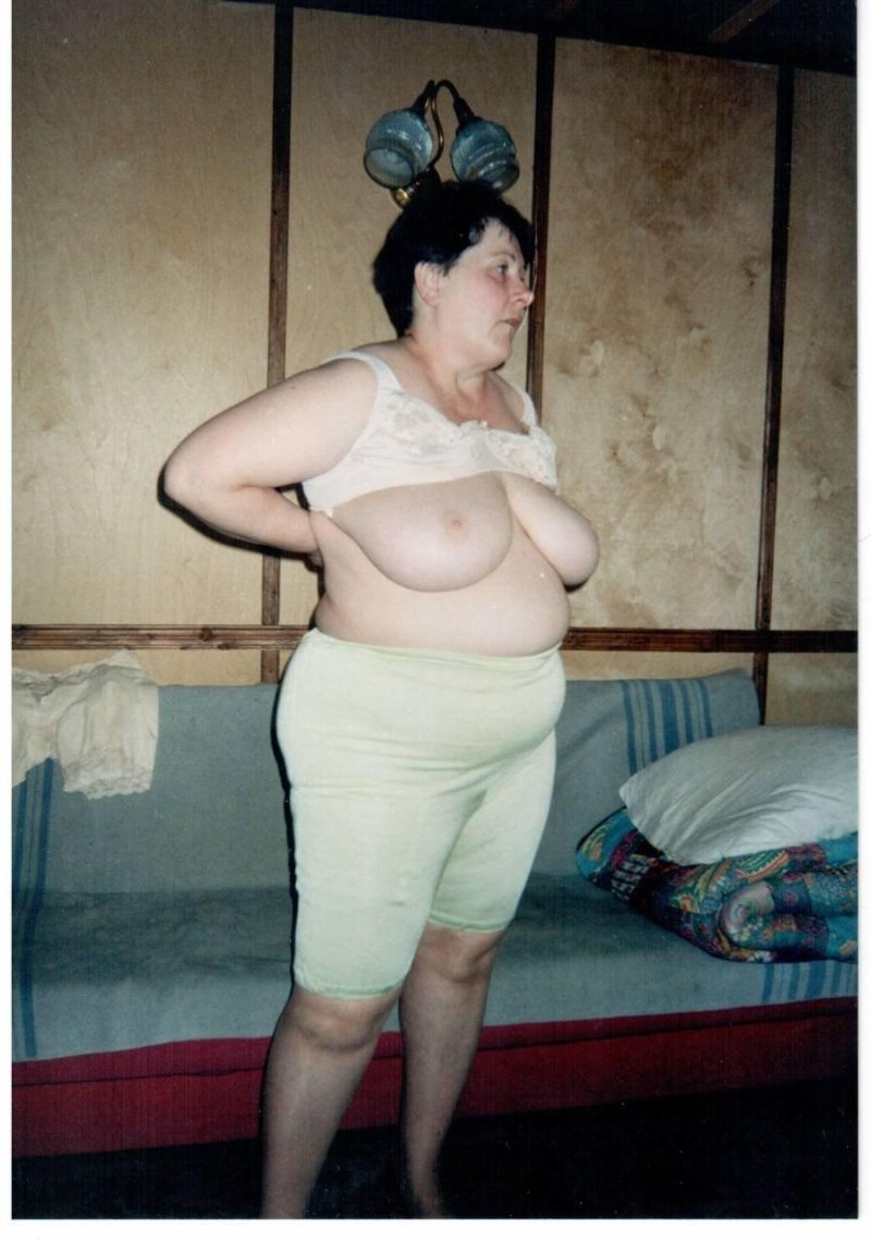 Naked elderly women in Pantalones