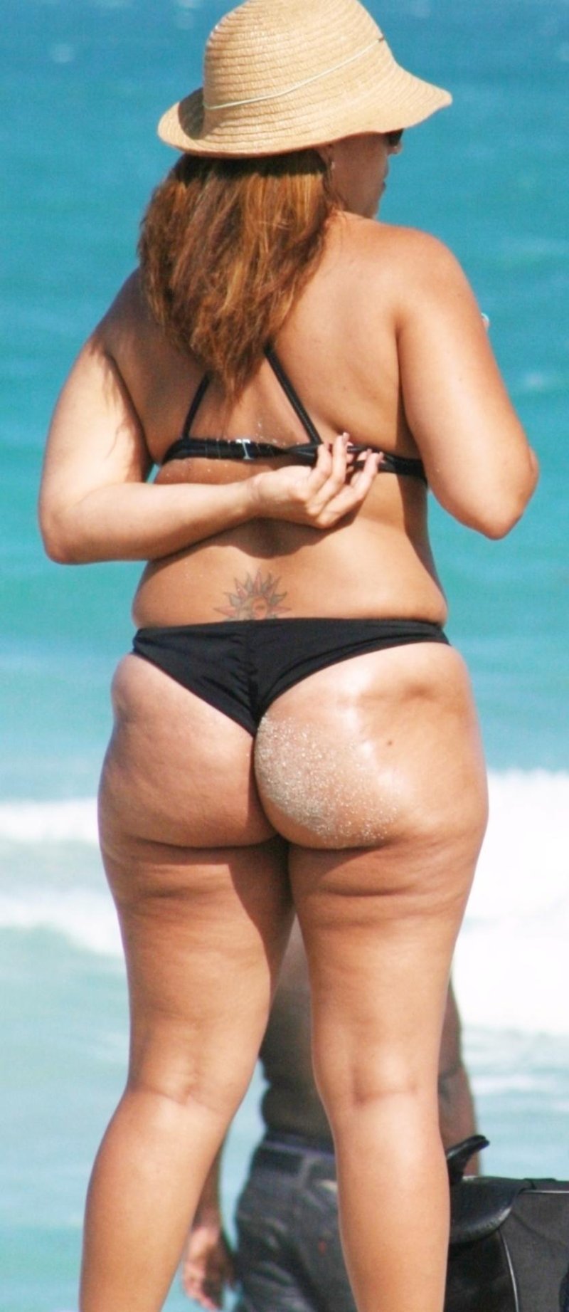 Ashley Graham Pullyolite