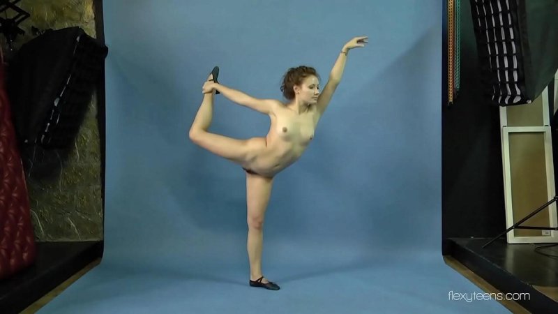 Mila Gimnasterka - Hairy Tight Babe Doing Gymnastics Nude