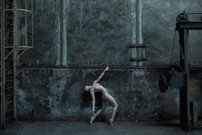 Photoshoot Nude in an abandoned building