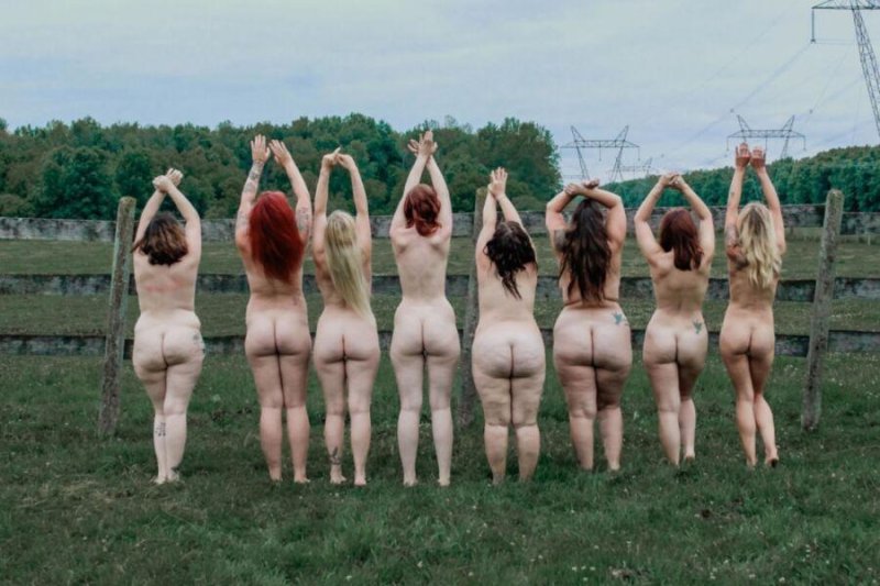 Many naked women