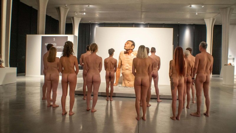 Exhibition of naked women