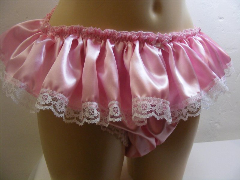 Panties with lace frills