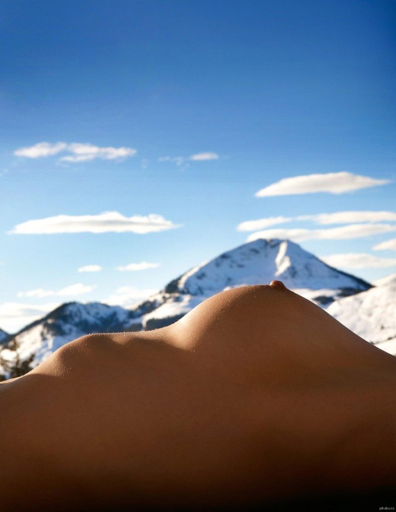 Erotic photo shoot in the mountains