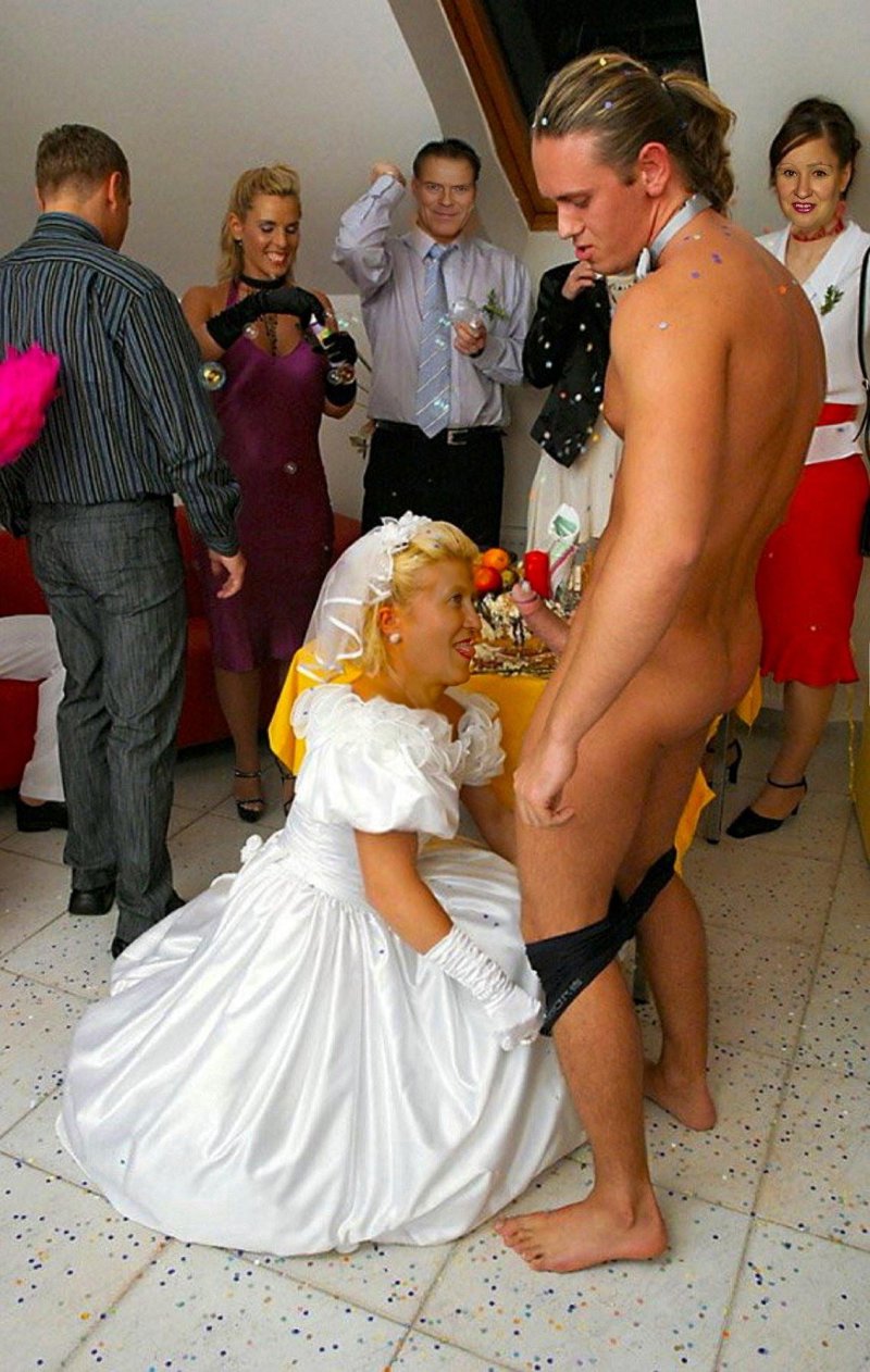 The bride was divided at wedding