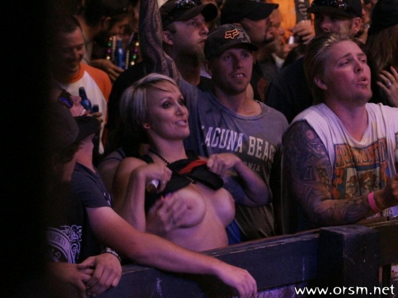 Light boobs