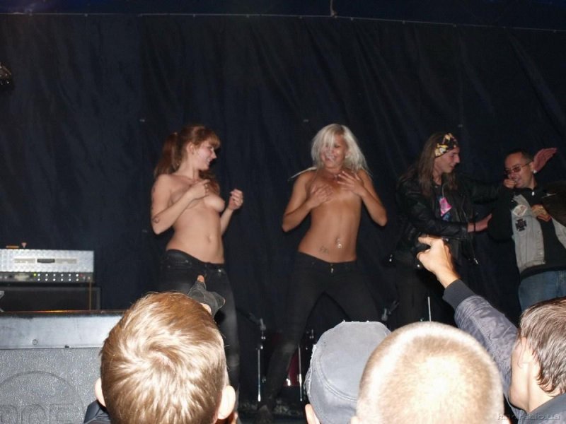 Naked girls on rock concerts