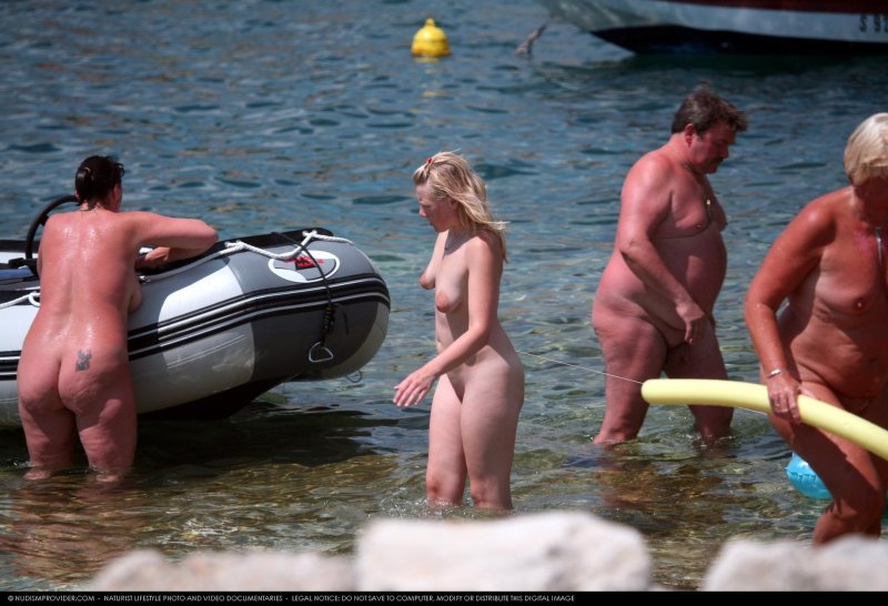 On the beach of nudists