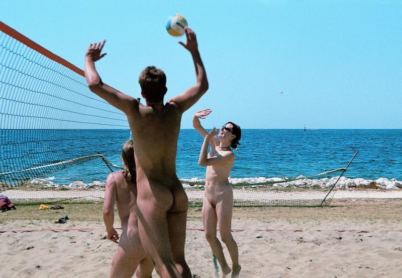 Sports nudism
