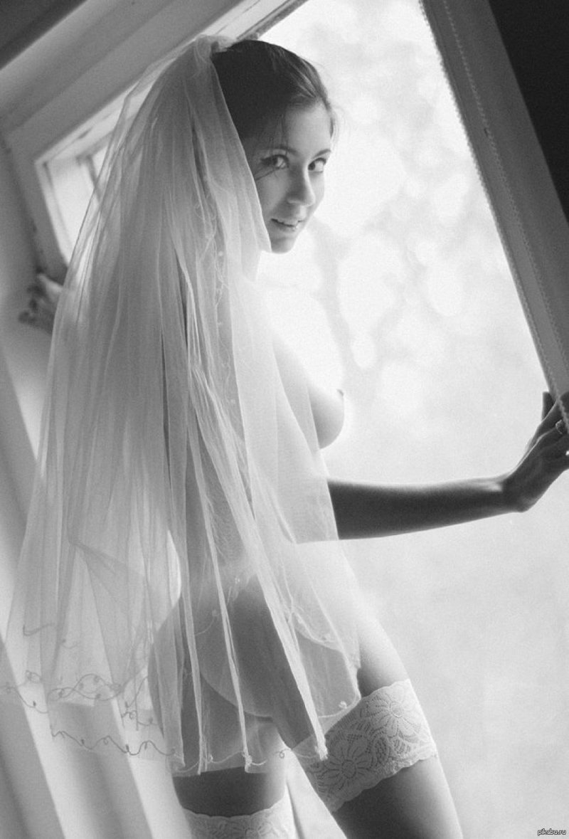 Photoshoot of the bride in style nude